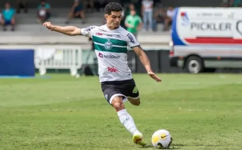 Foto: Robson Mafra/AGIF – Egídio amargou erros defensivos contra o Avaí e pode ser “arma” do Santos na Copa do Brasil