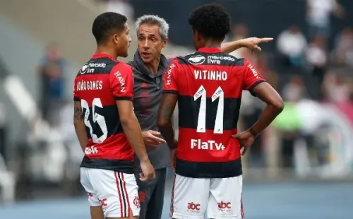 Wagner Meier/Getty Images/ Paulo Sousa com Vitinho e João Gomes.