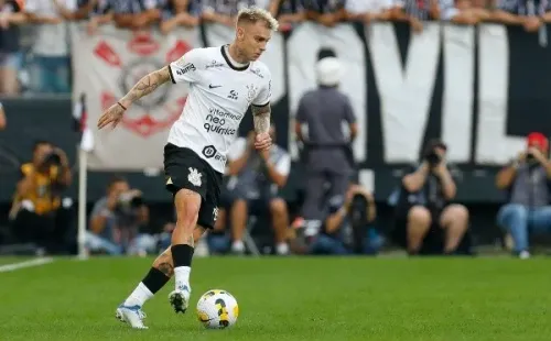 Foto: (Ricardo Moreira/Getty Images) - Róger Guedes tem sido criticado por parte da torcida do Corinthians devido às últimas declarações