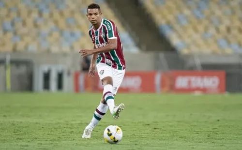 Foto:Jorge Rodrigues/AGIF | David Braz aparece na zaga