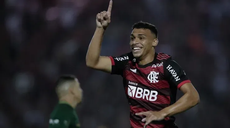 Foto: AGIF/AGIF - Victor Hugo: marcou seu 1º gol como profissional pelo Fla