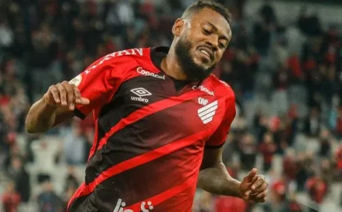 Cirino: Sem prazo para retorno no Furacão – Foto: Gabriel Machado/AGIF