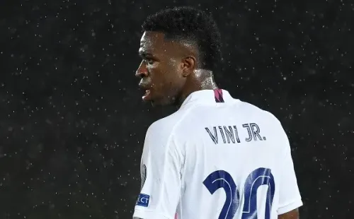 (Photo by David Ramos/Getty Images) Ancelotti se rende ao talento de Vini Jr.