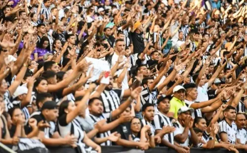 Foto: (Kely Pereira/AGIF) - Vina tem sido criticado por parte da torcida do Ceará