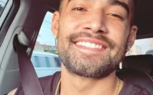 Postagem de Max informando sobre sua recuperação da conjuntivite