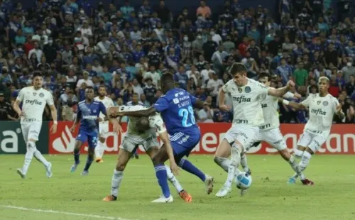 API/AGIF/ Palmeiras e Emelec em campo pelo Libertadores.
