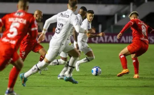 Foto: Fernanda Luz/AGIF – Com gol no final da partida, Santos vence e assume liderança do Grupo C da Sul-Americana