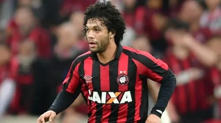 Foto: Jason Silva/AGIF - Otávio jogou no Athletico-PR antes do Bourdeaux.