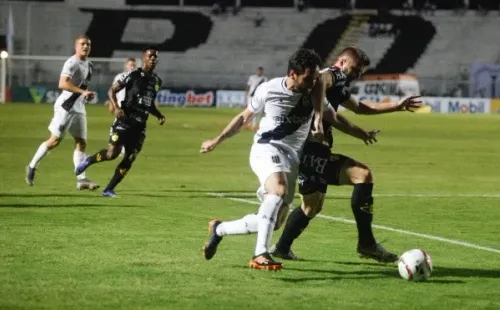 Rogério Capela/AGIF/ Ponte Preta em campo.