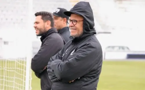 Foto: (Flickr Oficial Ponte Preta/Diego Almeida/PontePress) - Hélio dos Anjos quer que a Ponte Preta seja agressiva dentro de campo
