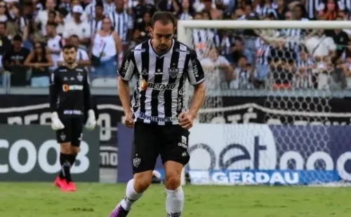 Godín perdeu espaço depois do retorno de Júnior Alonso (Foto: Fernando Moreno/AGIF)