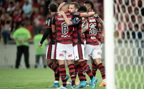 Jorge Rodrigues/AGIF/ Flamengo em campo pela Libertadores comemorando gol.