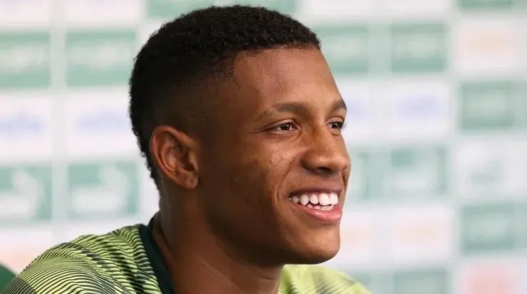 Danilo deixou o seu futuro nas mãos de Leila Pereira. Foto: Flickr oficial Palmeiras