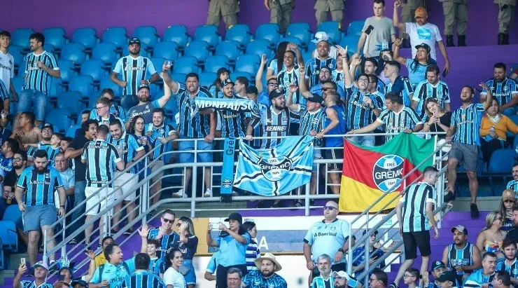 Foto: Lucas Uebel/Grêmio/Divulgação - Torcida presente no Serra Dourada gritou o nome de Renato Portaluppi
