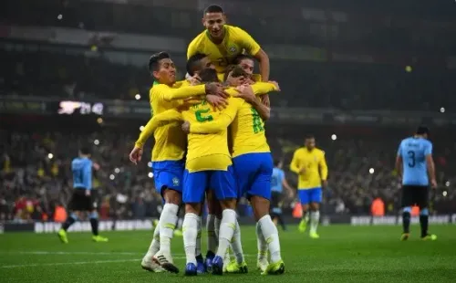 Mike Hewitt/Getty Images/ seleção brasileira em campo.