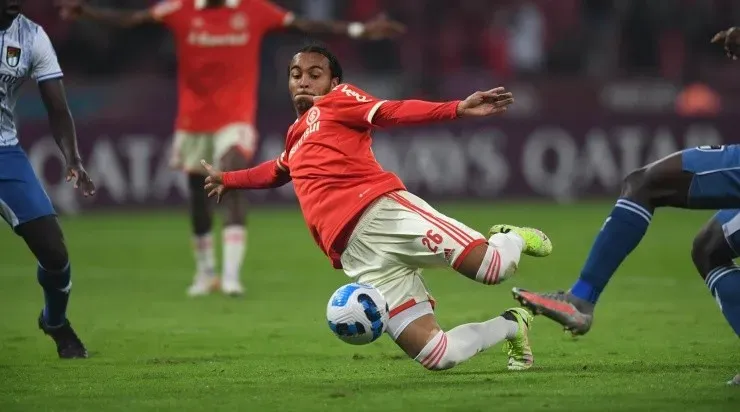 Foto: Divulgação/Internacional - Contra o 9 de Outubro, o meia marcou pela 1ª vez como profissional