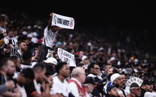 Foto: (Ettore Chiereguini/AGIF) - Torcedores do Corinthians têm lotado a Neo Química Arena desde a liberação de 100% de público nos estádios brasileiros