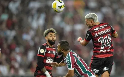 Thiago Ribeiro/AGIF/ Flamengo em campo contra o Fluminense.
