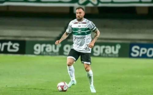 Willian Farias é a nova dúvida na escalação do Coritiba – Foto:Robson Mafra/AGIF