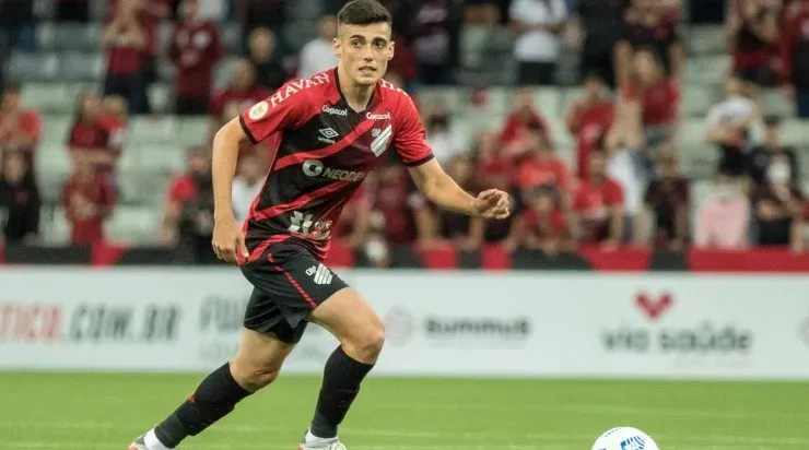 Foto: Robson Mafra/AGIF - Léo Cittadini: elogiado pelo treinador do Furacão