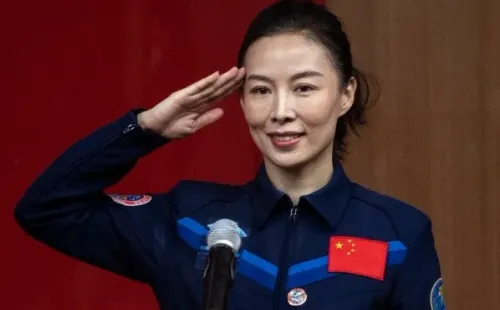 Wang Yaping é aprimeira mulher chinesa a ir para o espaço – Foto: Kevin Frayer/Getty Images
