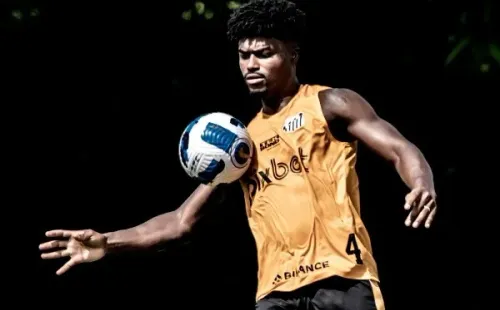 Foto: Ivan Storti/Santos FC – Bauermann é titular absoluto da zaga de Fabián Bustos na temporada