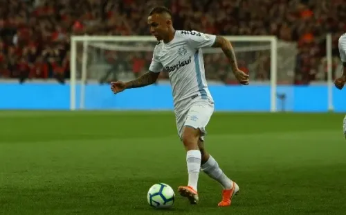 Foto:Robson Mafra/AGIF – Revelado pelo Grêmio, o jogador pertence ao Benfica