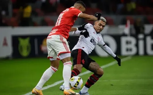 Maxi Franzoi/AGIF/ Internacional e Flamengo em campo.