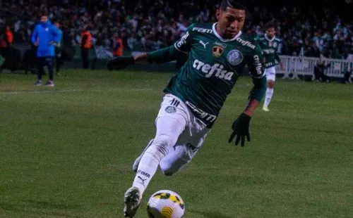 Gabriel Machado/AGIF/ Rony em campo contra o Coritiba.