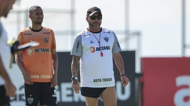 Foto: Pedro Souza / Atlético / Divulgação - Turco Mohamed: técnico argentino tem a confiança da diretoria
