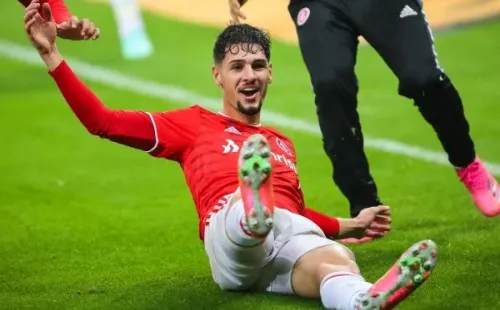 Johnny voltando a ser titular – Foto: Pedro H. Tesch/AGIF