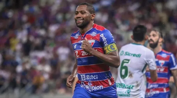 Foto: Lucas Emanuel/AGIF - Tinga: deve desfalcar o Fortaleza por 2 meses