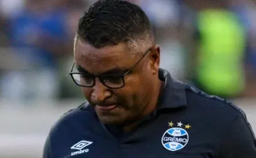 Roger Machado está pressionado no Grêmio (Foto: Fernando Moreno/AGIF)
