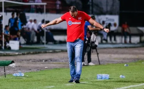 (Foto: Rafael Vieira/AGIF) Náutico e Sport se enfrentem pela Série B