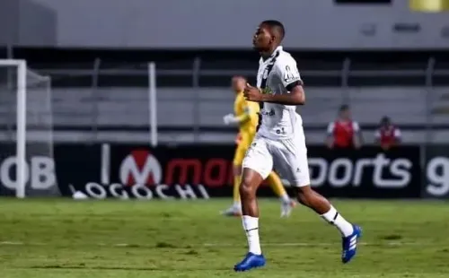 Alvaro Júnior/Ponte Preta/ Zagueiro Douglas Mendes.