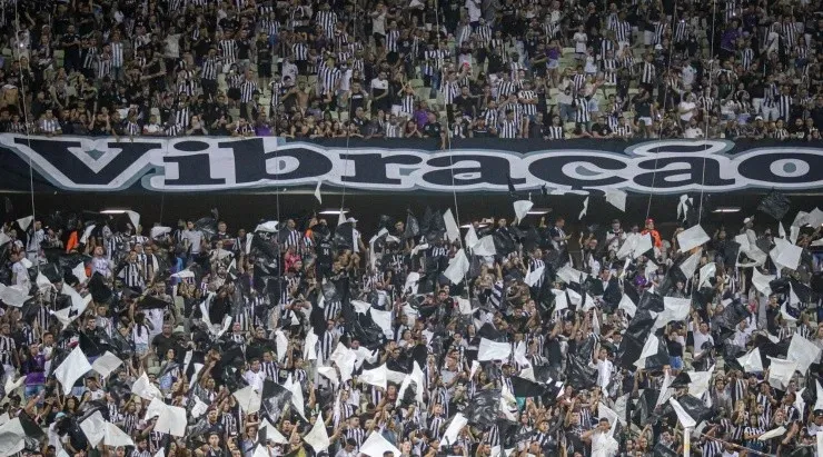 Torcida do Ceará em ação na Arena Castelão. Foto:Lucas Emanuel/AGIF