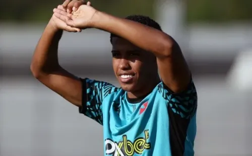 Foto: Daniel RAMALHO / CRVG – Andrey Santos volta da Seleção Sub-20 e deve ir a campo contra o Londrina