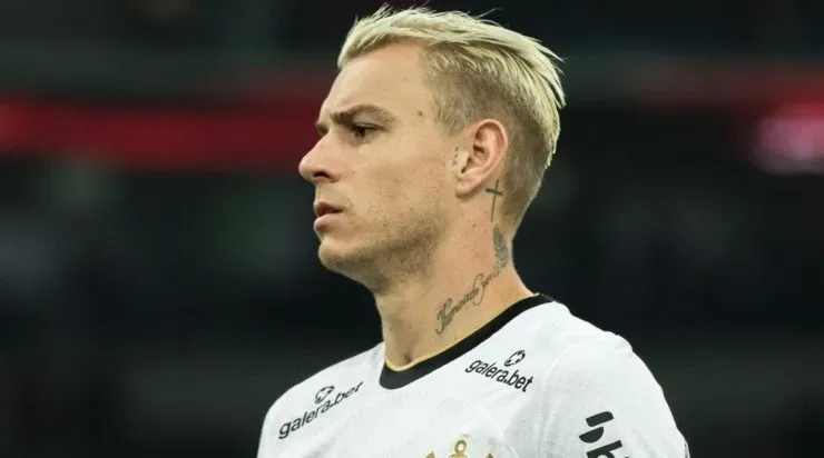 Mauro Cézar criticou mais uma vez o atacante Roger Guedes. Foto: Robson Mafra/AGIF