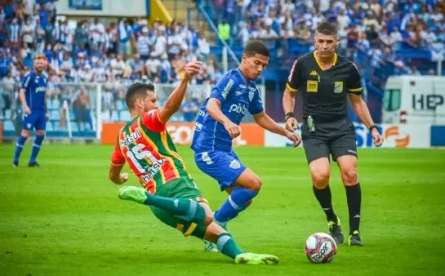 Foto: R.Pierre/AGIF – Eloir está de volta ao time do Sampaio