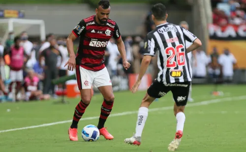 Gil Gomes/AGIF/ Flamengo e Atlético-MG em campo pelo Brasileirão.