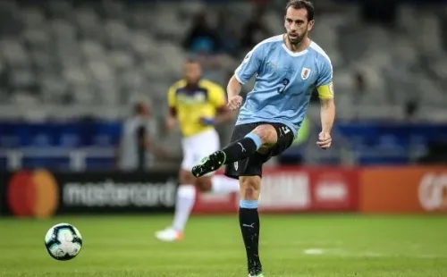 Thomás Santos/AGIF/ Godín em campo pela seleção do Uruguai.