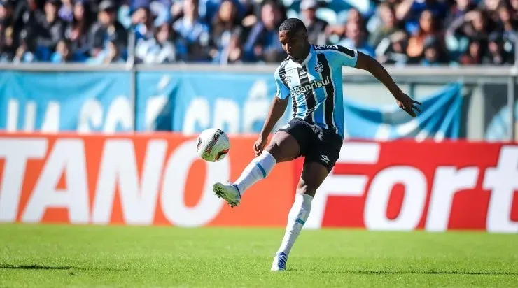 Foto: Lucas Uebel/Grêmio/Divulgação - Elias Manoel: jovem atacante é alvo de críticas da torcida