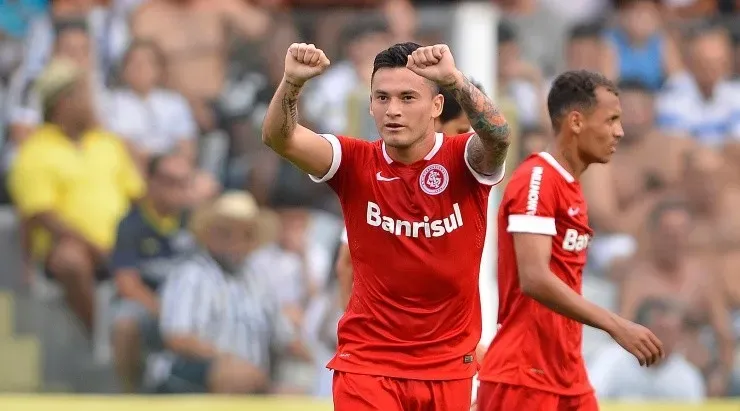 Foto: Mauro Horita/AGIF - O volante quer voltar a vestir a camisa do Inter