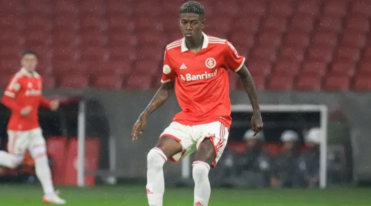 Foto: Maxi Franzoi/AGIF - A decisão da FIFA pode ser fundamental para o Inter manter Vitão