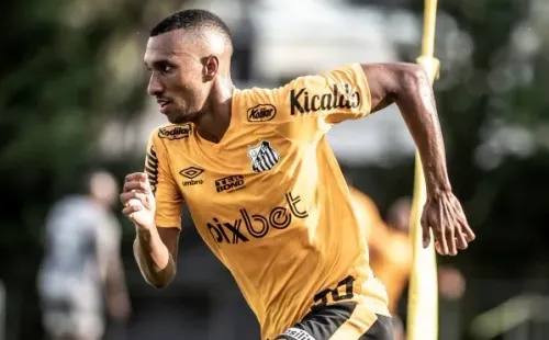 Foto: Ivan Storti/Santos FC – Lucas Braga deve ser mantido na função de lateral-direito contra o Corinthians
