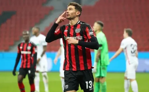 Foto: Lars Baron/Getty Images – Alario deve trocar de clube em julho, mas vai permanecer na Bundesliga