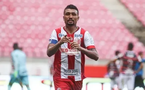 Foto: Tiago Caldas/ Náuitco/ Kieza em campo com a camisa do Timbu.