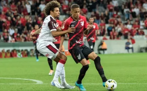 Foto: Robson Mafra/AGIF – Vitinho viu Athletico estender acordo com Dínamo e ficará em Curitiba até junho de 2023