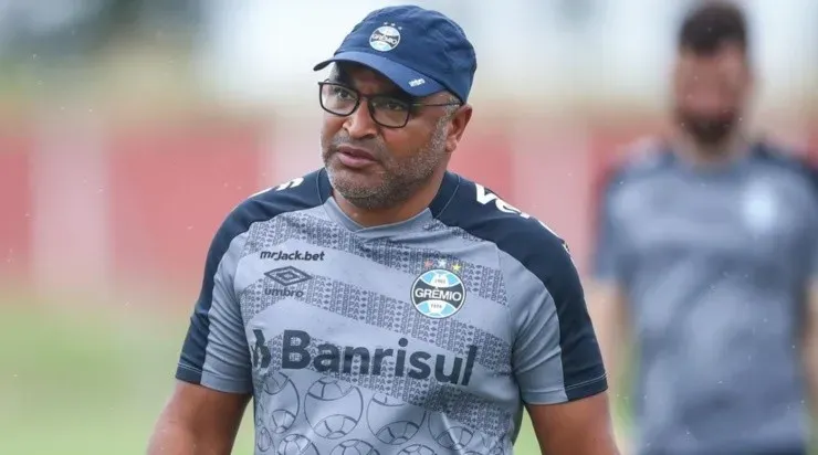 Foto: Lucas Uebel/Grêmio/Divulgação - Roger Machado: técnico fará mudanças no time do Grêmio contra CSA