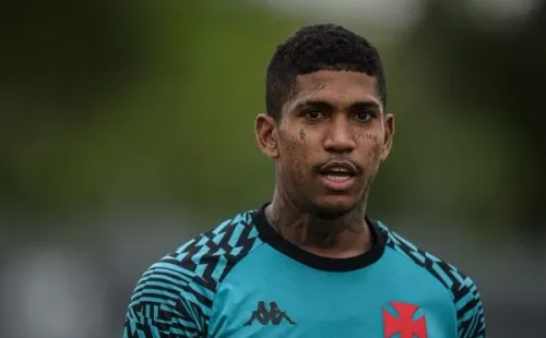 Raniel pode voltar ao time – Foto: Thiago Ribeiro/AGIF